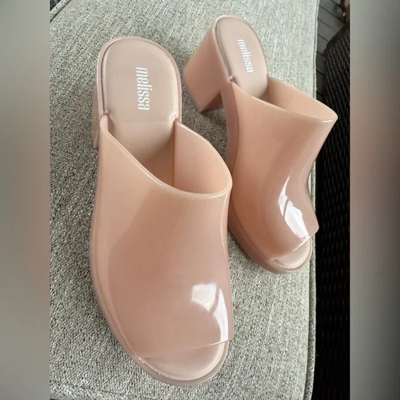 Melissa block heel, open toe, mule sandal! Size 8 (37) and these are adorable! - Picture 8 of 9